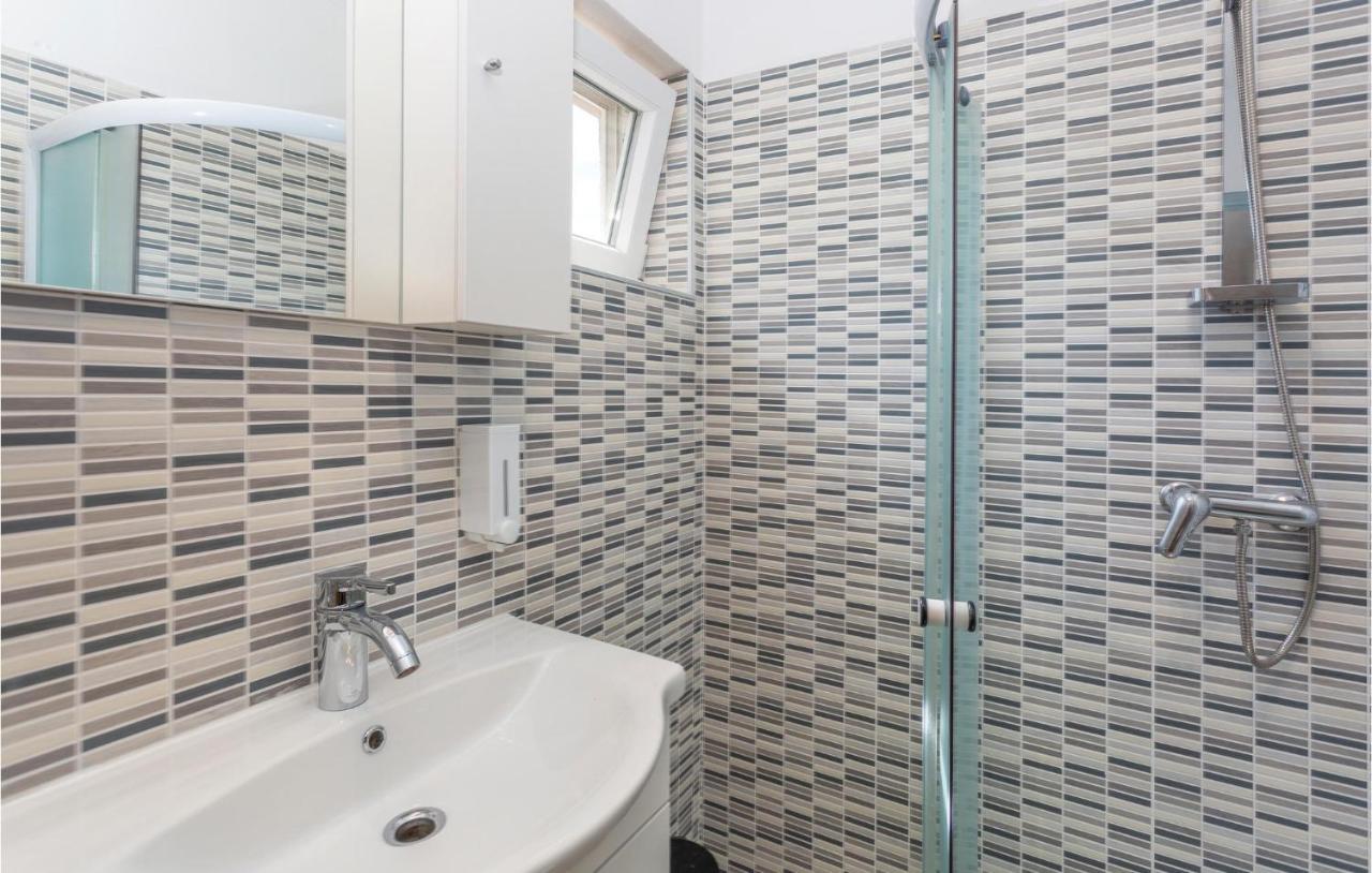Nice Apartment In Stara Baska 1 With Wifi Exterior foto